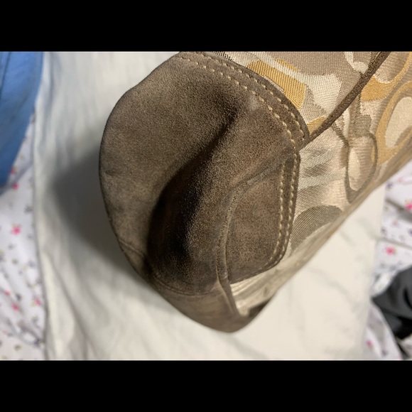 Nice Coach handbag. Small, good for necessities - Picture 5 of 7